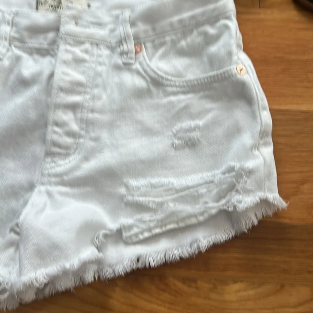 We the free, size 26, white cut off button fly shorts - Picture 4 of 11